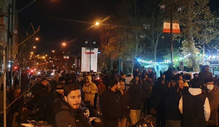 تصاویر تجمع دانشجویان کفن پوش مقابل شورای عالی امنیت ملی کشور