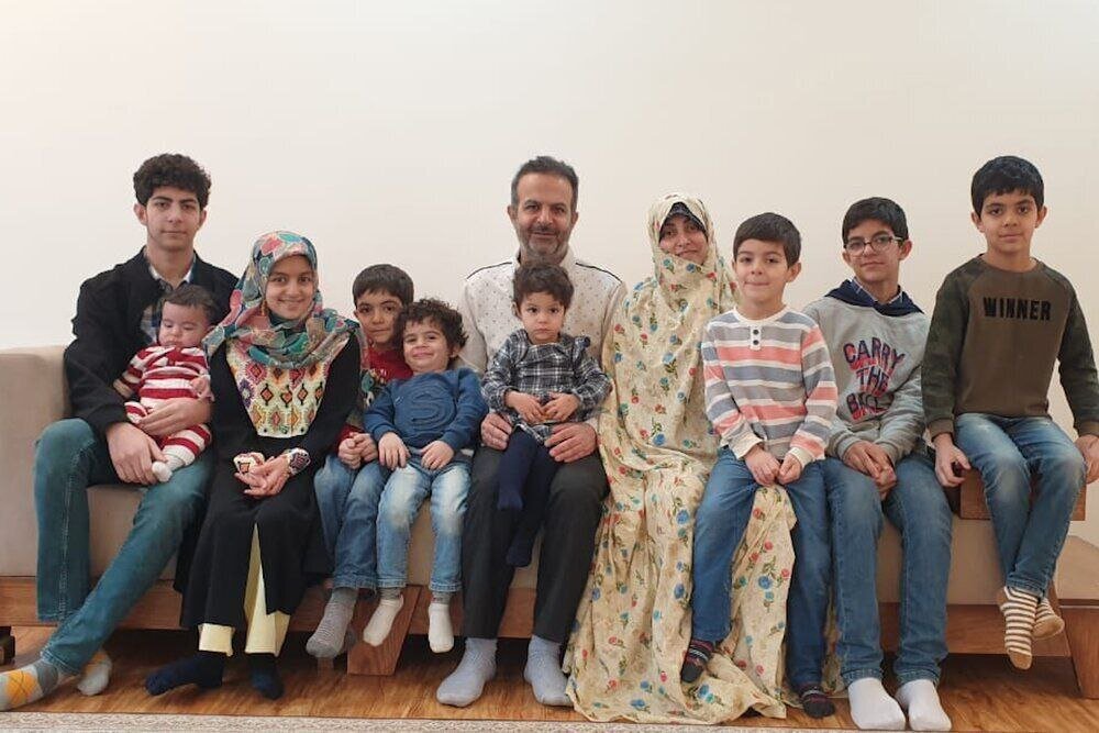 بلاگر فرزند‌آوری به همراه خانواده‌اش از ایران به عمان مهاجرت کرد