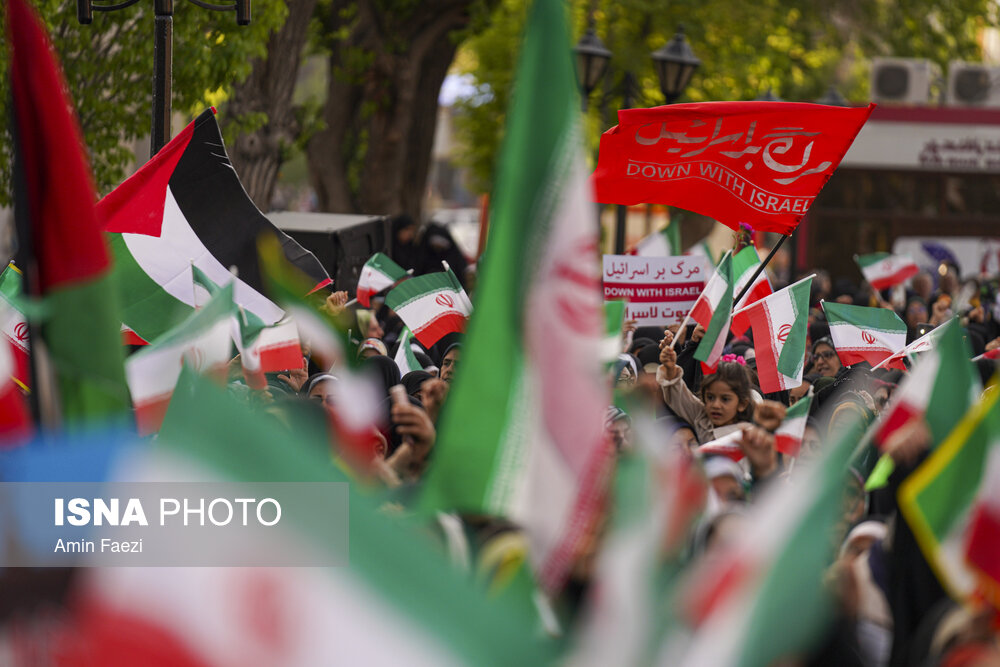 اجتماع مردم شیراز در حمایت از عملیات سپاه علیه رژیم صهیونیستی / عکس