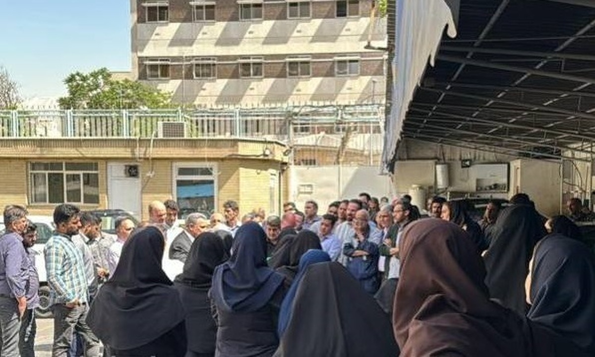 کارکنان شرکت نفتی تهران تحصن کردند