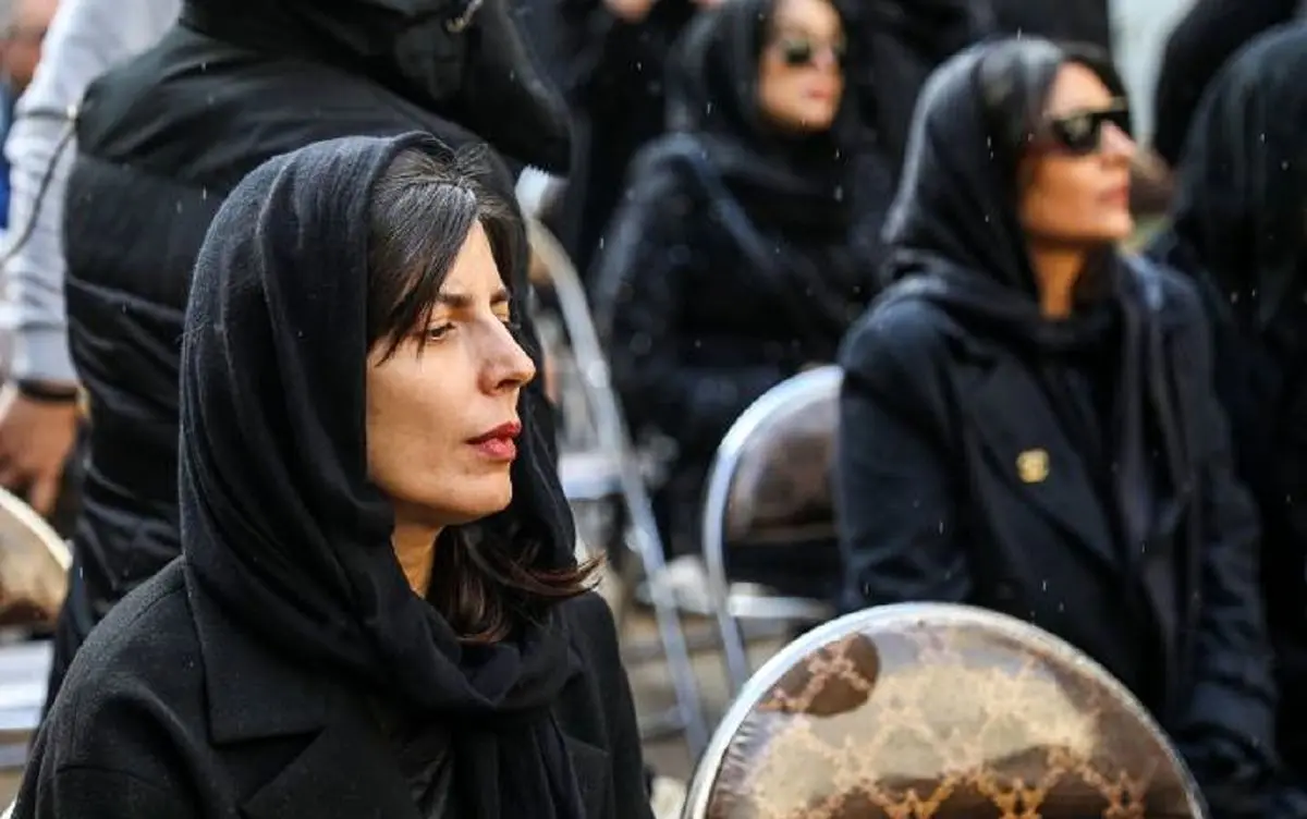 تصاویری لیلا حاتمی و علی مصفا در مراسم خاکسپاری زری خوشکام
