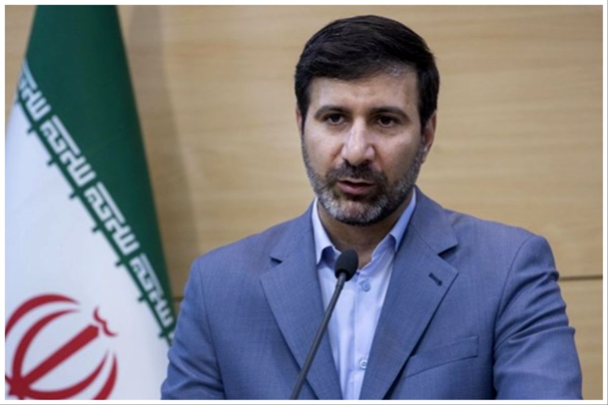 هادی طحان نظیف سخنگوی شورای نگهبان در گفتگو با خبرگزاری دانشجو گفت: مهلت قانونی شورای نگهبان برای احراز صلاحیت‌ نامزدهای انتخابات ریاست جمهوری پنج روز است که پنج روز هم امکان تمدید دارد. خبر مرتبطخیز دقیقه نودی یاران رئیسی؛ یکی برای همه؟+ جدول خیز دقیقه نودی یاران رئیسی؛ یکی برای همه؟+ جدول اقتصادنیوز: پرونده نامزدهای چهاردهمین انتخابات ریاست جمهوری به شورای نگهبان رفت. 80 نفر برای انتخابات هشتم تیر ماه ثبت نام کردند تا شانس خود را برای به دست آوردن پاستور امتحان کنند. شورای نگهبان برای رسیدگی به صلاحیت نامزدهای انتخابات ریاست جمهوری حتما از پنج روز اول استفاده خواهد کرد . او افزود: اما بنا داریم پنج روز دوم را کوتاه کنیم تا زمان تبلیغات برای نامزد‌های محترم بیشتر شود.