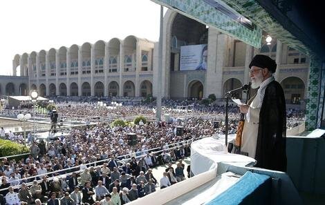 علت غیاب فرماندهان نظامی ایران در نماز جمعه مقام معظم رهبری