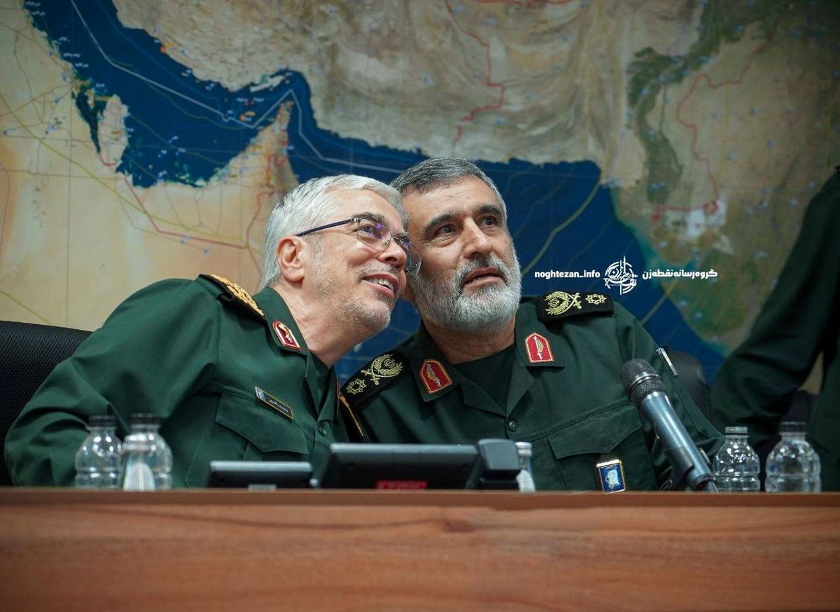 اتاق عملیات سردار حاجی زاده / عکسی جالب