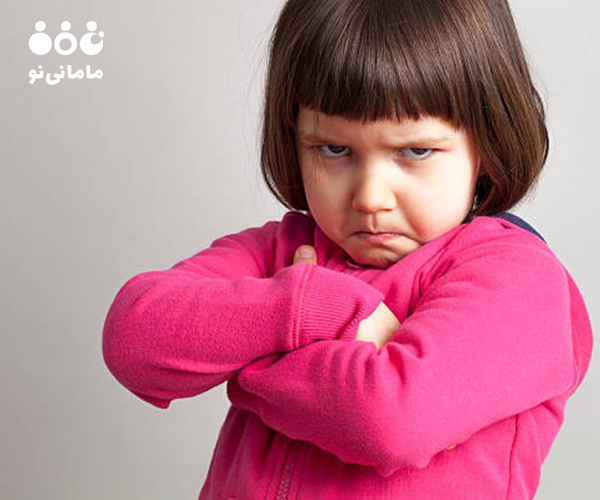 علت پرتاب اشیا توسط کودک