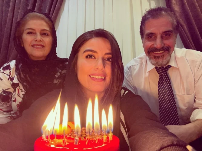 بیوگرافی رها خدایاری بازیگر نقش طاهره در سریال «لحظه گرگ و میش»