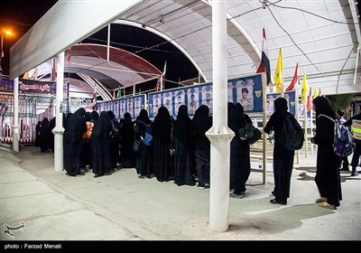 عبور شبانه زائران اربعین حسینی از مرز خسروی