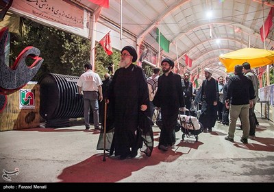 عبور شبانه زائران اربعین حسینی از مرز خسروی