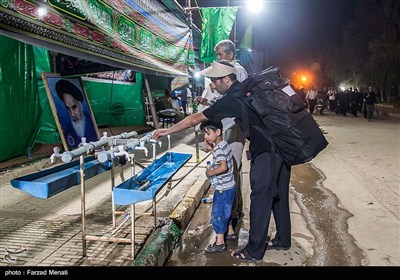 عبور شبانه زائران اربعین حسینی از مرز خسروی
